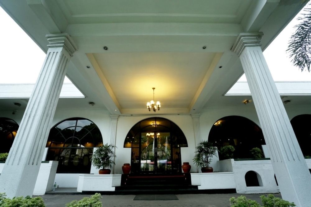 Kandyan Reach Hotel Kurunegala Bagian luar foto
